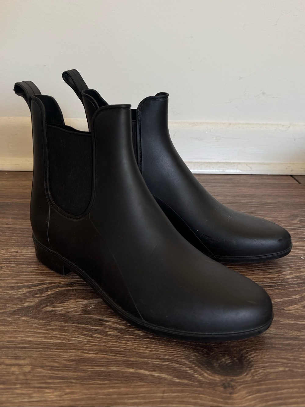 J Crew Women’s Black Rubber Chelsea Rain Boots - size 8